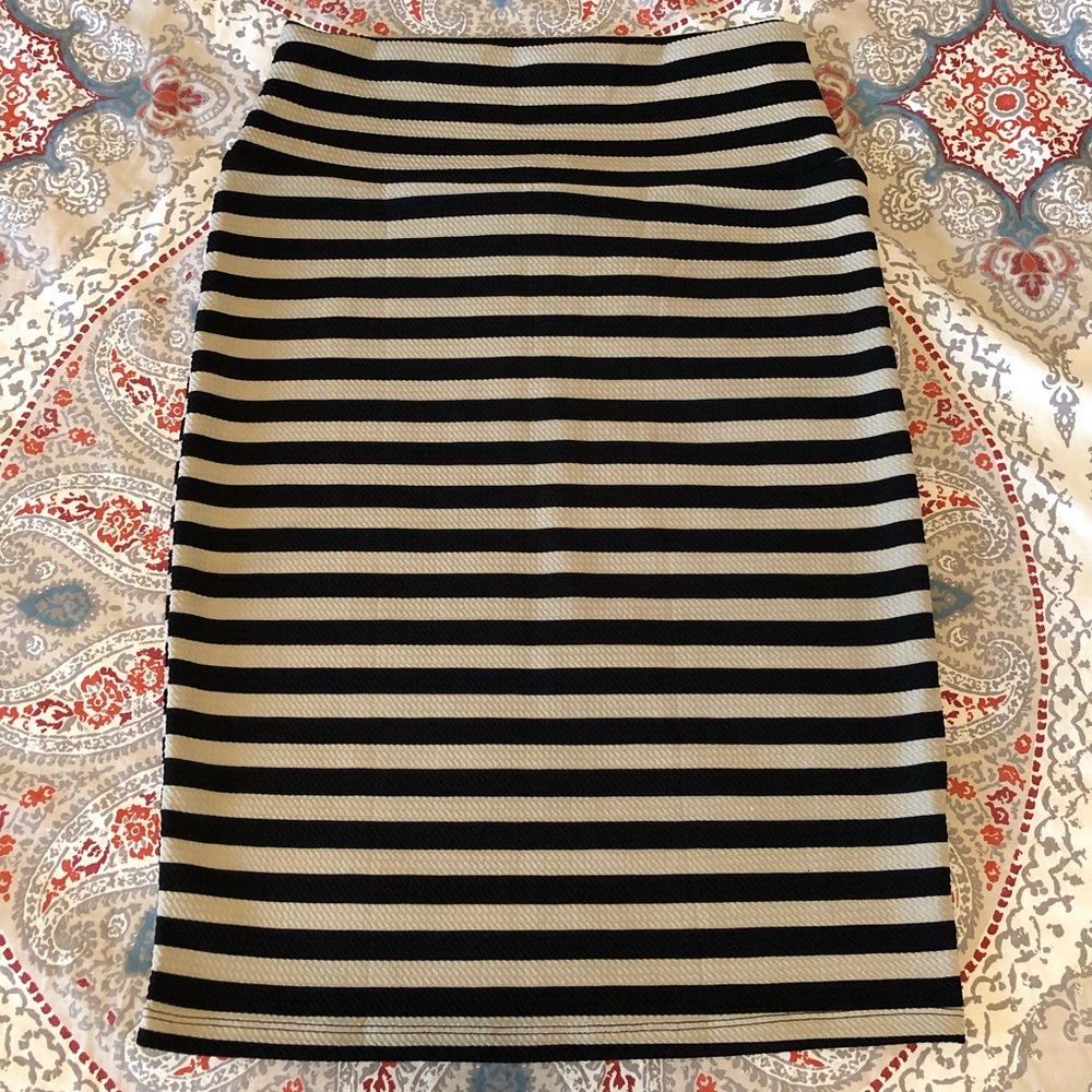LuLaRoe XS striped Cassie skirt